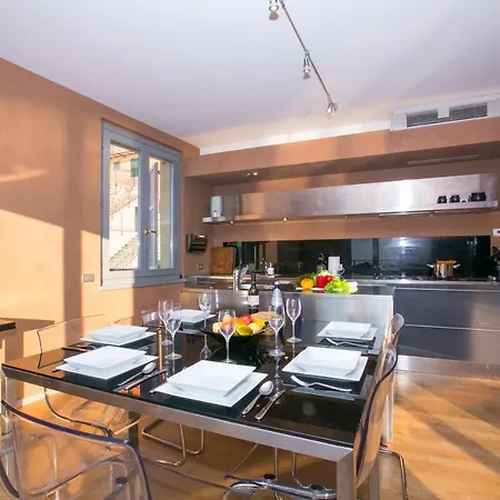 Della Fontana Penthouse アパート