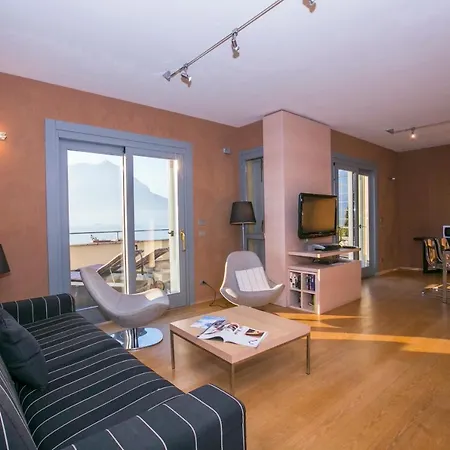 Della Fontana Penthouse Apartment Varenna